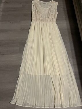 Magic Cream Lace Bodice Pleated Maxi Dress